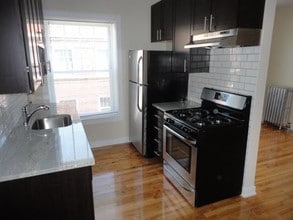 2010 W Foster Ave-Unit -3C in Chicago, IL - Building Photo - Building Photo