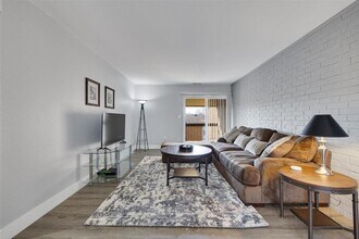 1970 Greenpoint Dr in Kirkwood, MO - Building Photo - Building Photo