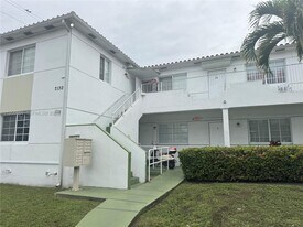 7130 Rue Versailles Dr in Miami Beach, FL - Building Photo