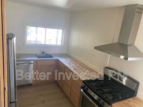 325 Plaza St in Healdsburg, CA - Building Photo - Building Photo
