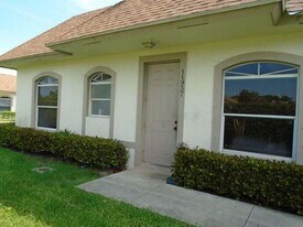 11937 Sturbridge Ln in Wellington, FL - Building Photo