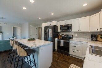 3062 Barrington Pl in Plover, WI - Foto de edificio - Building Photo