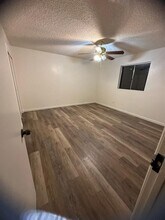 404 Stephens Dr, Unit B in Bakersfield, CA - Foto de edificio - Building Photo