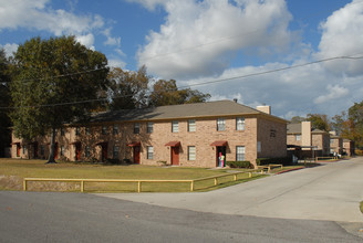 Prutzman Square Townhomes in Beaumont, TX - Building Photo - Building Photo