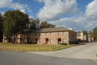 Prutzman Square Townhomes in Beaumont, TX - Foto de edificio - Building Photo