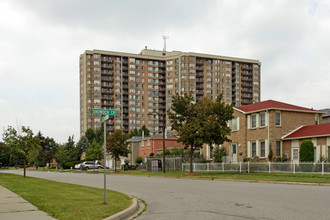 20 Cherrytree Dr in Brampton, ON - Building Photo - Building Photo