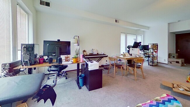 701 W Belmont Ave in Chicago, IL - Building Photo - Building Photo