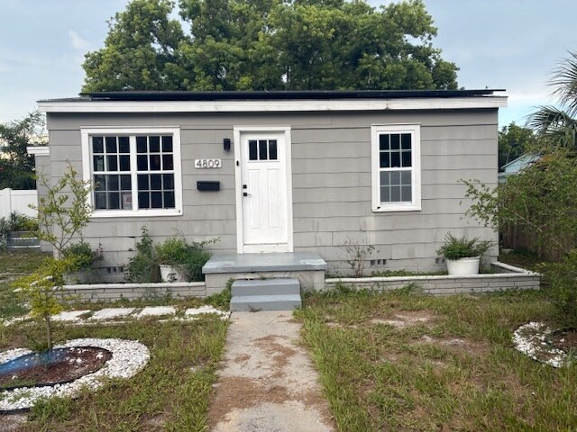 4809-4811 11th Ave S in St. Petersburg, FL - Foto de edificio