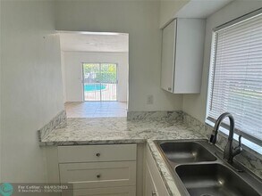 1581 NE 34th Ct in Oakland Park, FL - Building Photo - Building Photo