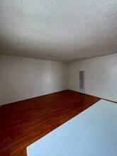 1260 Beachwood Dr in Los Angeles, CA - Foto de edificio - Building Photo