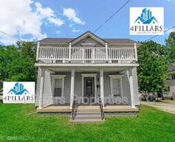 162 W Commercial Ave in Lowell, IN - Building Photo