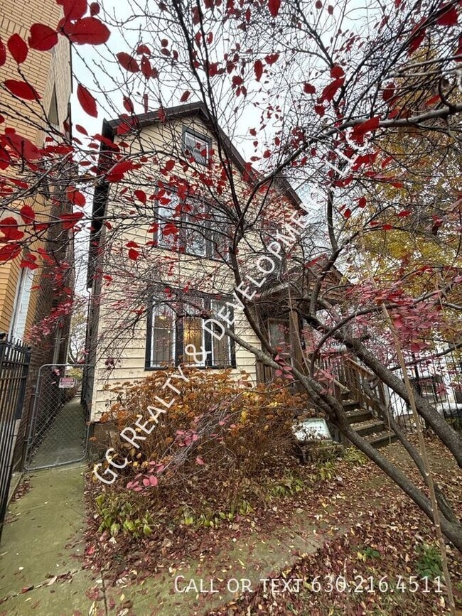 property at 1726 N Sawyer Ave