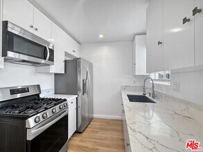 2841 S Sycamore Ave-Unit -3 in Los Angeles, CA - Foto de edificio - Building Photo