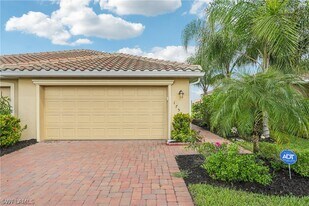 1751 Alameda Dr in Naples, FL - Building Photo