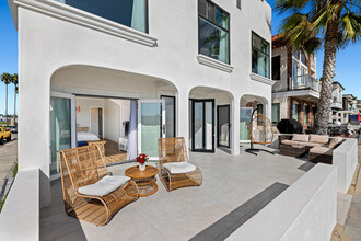 1628 W Oceanfront in Newport Beach, CA - Building Photo - Building Photo