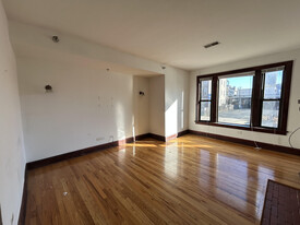 3702 N Sheffield Ave, Unit 1 in Chicago, IL - Building Photo - Building Photo