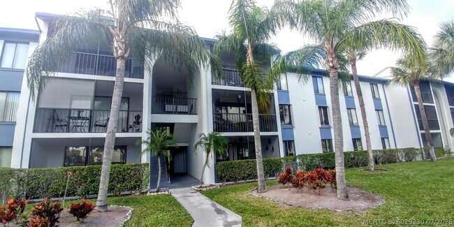 1009 Green Pine Blvd