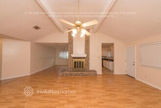 1819 Pilgrims Point Dr in Friendswood, TX - Foto de edificio - Building Photo