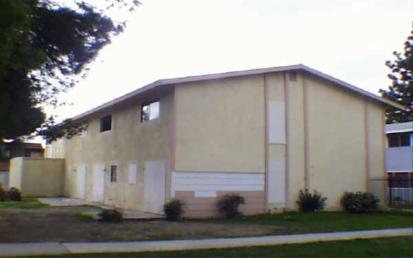 359 W Jackson St in Rialto, CA - Building Photo