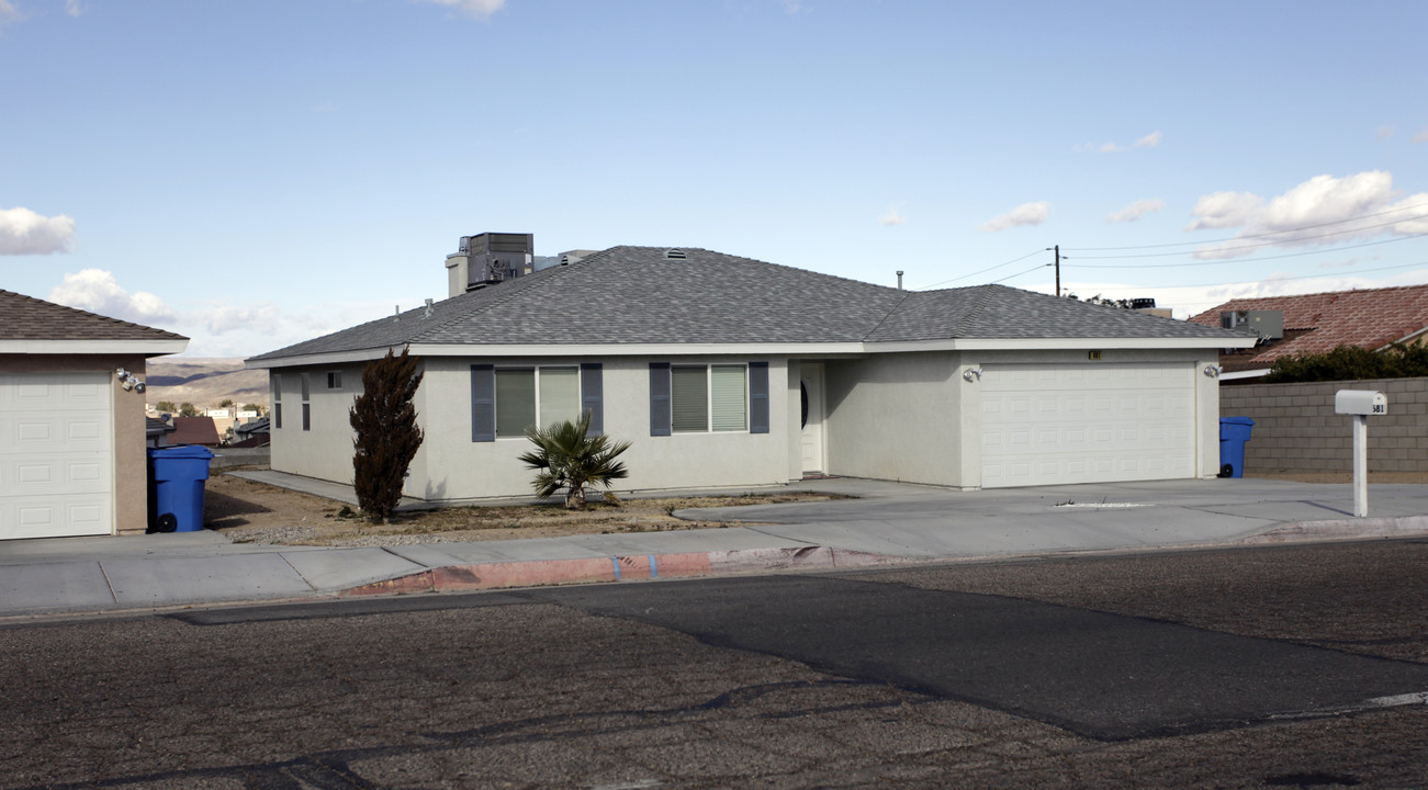 681 Rimrock Rd in Barstow, CA - Foto de edificio