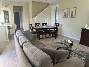 11257 Rainbow Peak Ave, Unit 201 in Las Vegas, NV - Building Photo - Building Photo