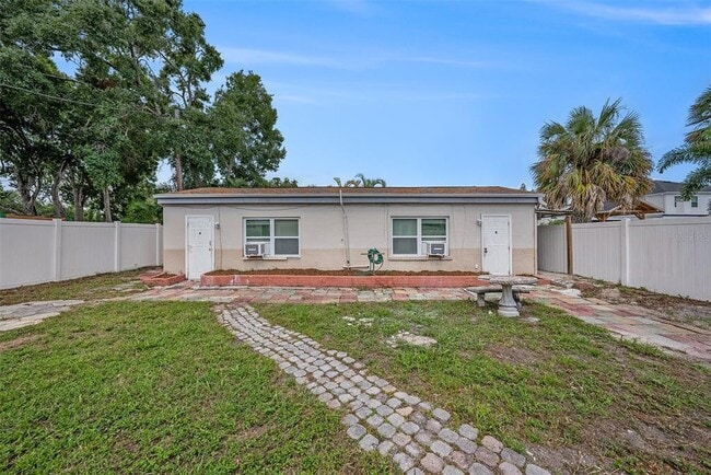 property at 213 N Lincoln Ave