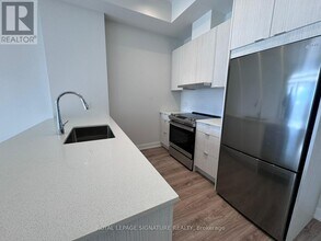 4130 Parkside Village Dr in Mississauga, ON - Building Photo - Building Photo