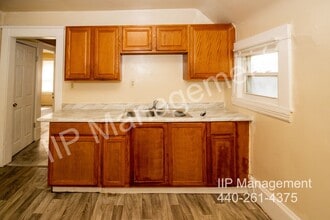 2142 W 105th St in Cleveland, OH - Building Photo - Building Photo