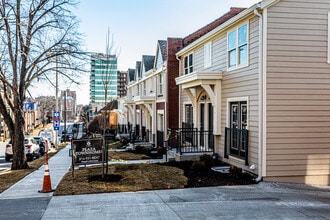 Plaza Town House in Kansas City, MO - Building Photo - Building Photo