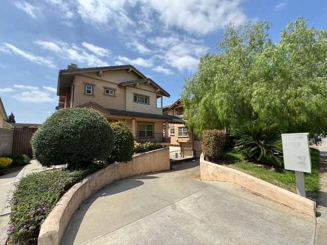 property at 208 Palmetto Dr