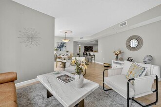 350 SE 2nd St in Fort Lauderdale, FL - Building Photo - Building Photo