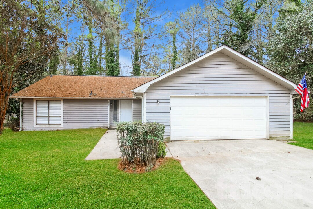 1527 Flat Rock Rd in Stockbridge, GA - Building Photo