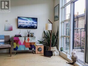 901 Queen St W in Toronto, ON - Building Photo - Building Photo