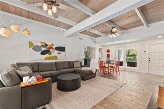 530 S Manor Dr in Stuart, FL - Building Photo - Building Photo