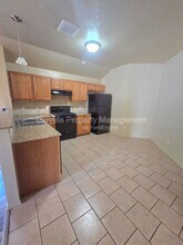 922 West Prairie Wind Way in Mustang, OK - Building Photo - Building Photo