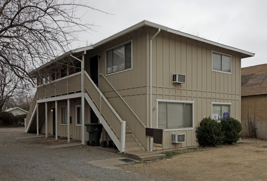 301 W El Camino Ave in Sacramento, CA - Foto de edificio