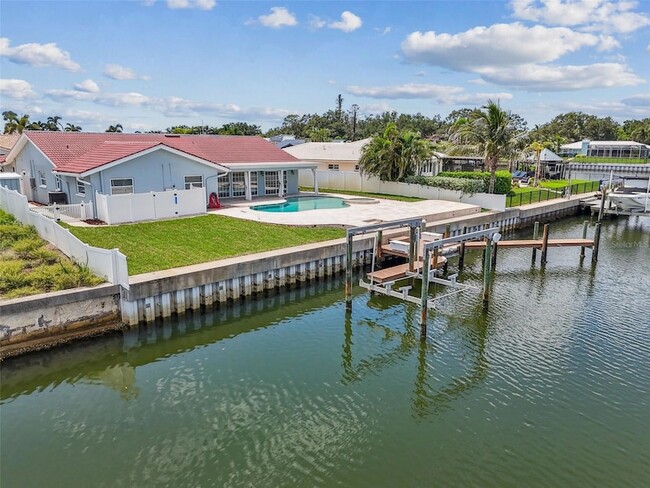 4328 40th St S in St. Petersburg, FL - Foto de edificio - Building Photo