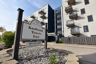 Knollwood Towers East Apartments in Hopkins, MN - Foto de edificio - Building Photo