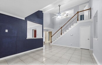 3823 Suttonford Dr in Houston, TX - Building Photo - Building Photo