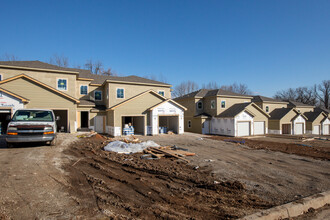 Golden Lane Luxury Townhomes in De Soto, KS - Building Photo - Building Photo