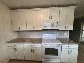 3855 Mandarin Woods Dr S in Jacksonville, FL - Building Photo - Building Photo