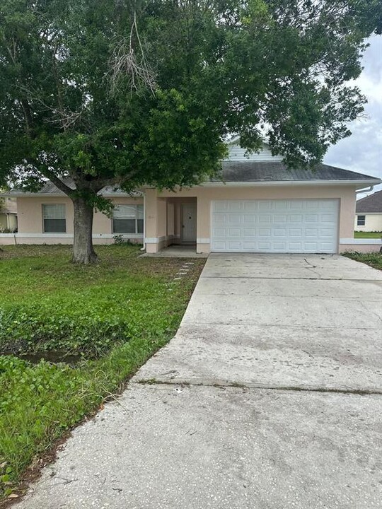 543 Dove Ct in Kissimmee, FL - Building Photo