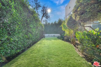 743 N Las Palmas Ave in Los Angeles, CA - Building Photo - Building Photo