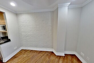 279 E 10th St in New York, NY - Building Photo - Building Photo