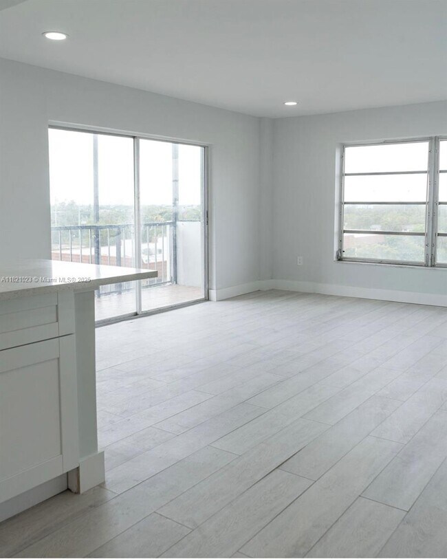 4174 Inverrary Dr, Unit 802 in Lauderhill, FL - Building Photo - Building Photo