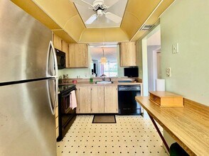 7145 Huntington Ln in Delray Beach, FL - Building Photo - Building Photo