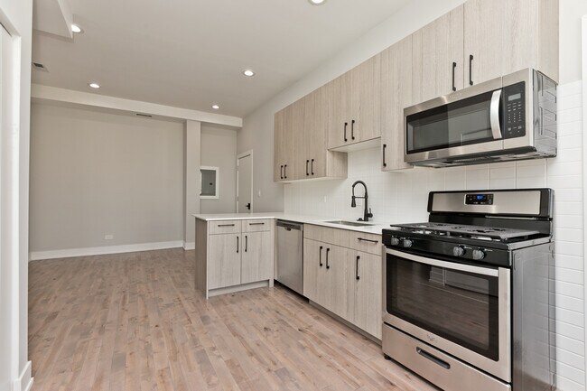 1925 S May St in Chicago, IL - Foto de edificio - Building Photo