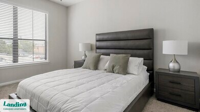 2500 Woodland Park Dr, Unit J201 in Houston, TX - Building Photo - Building Photo