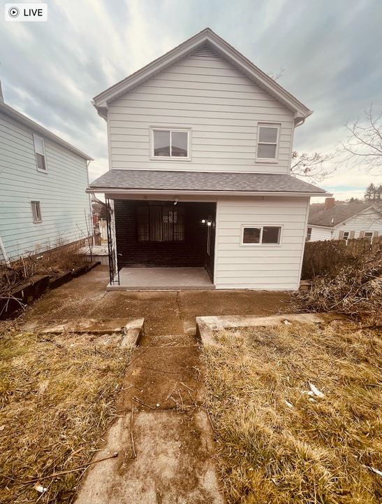 2432 Perry St in Munhall, PA - Building Photo