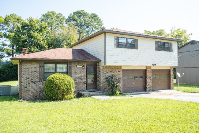 4040 Knollbrook Dr NW in Huntsville, AL - Foto de edificio - Building Photo